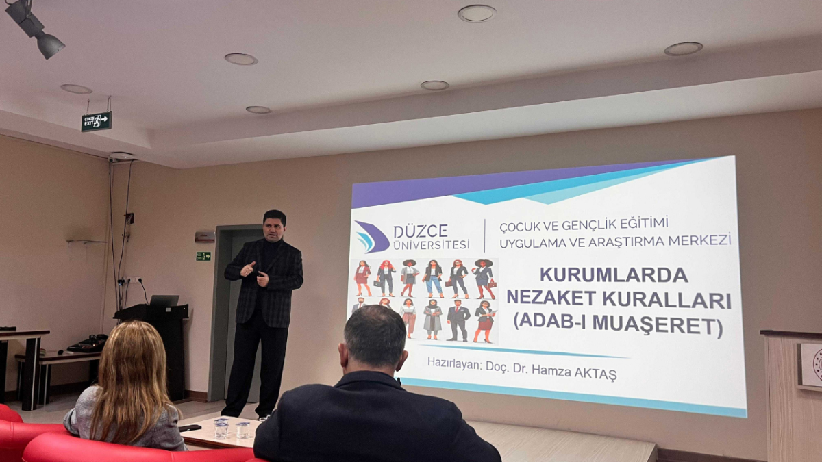 DÜZCE ÜNİVERSİTESİ'NDEN ''KURUMLARDA ADAB-I MUAŞERET KURALLARI'' EĞİTİMİ