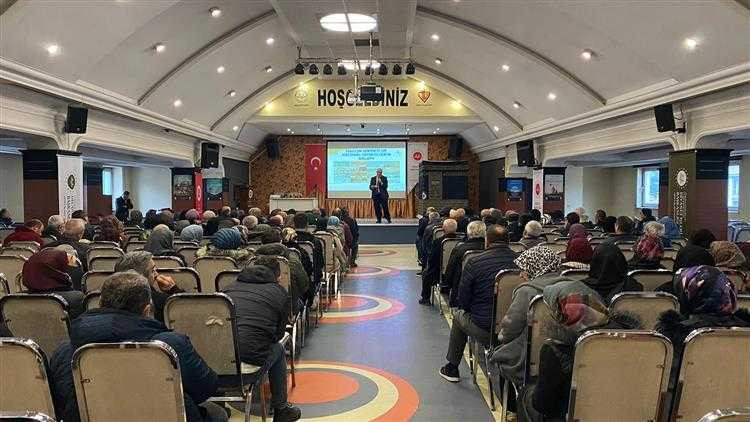 DÜZCE'DE UMRE SEMİNERİ DÜZENLENDİ