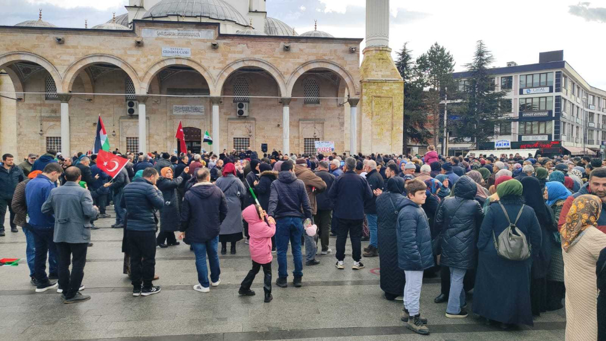 DÜZCE'DEN 600 UMRE ADAYI DUALARLA UĞURLANDI