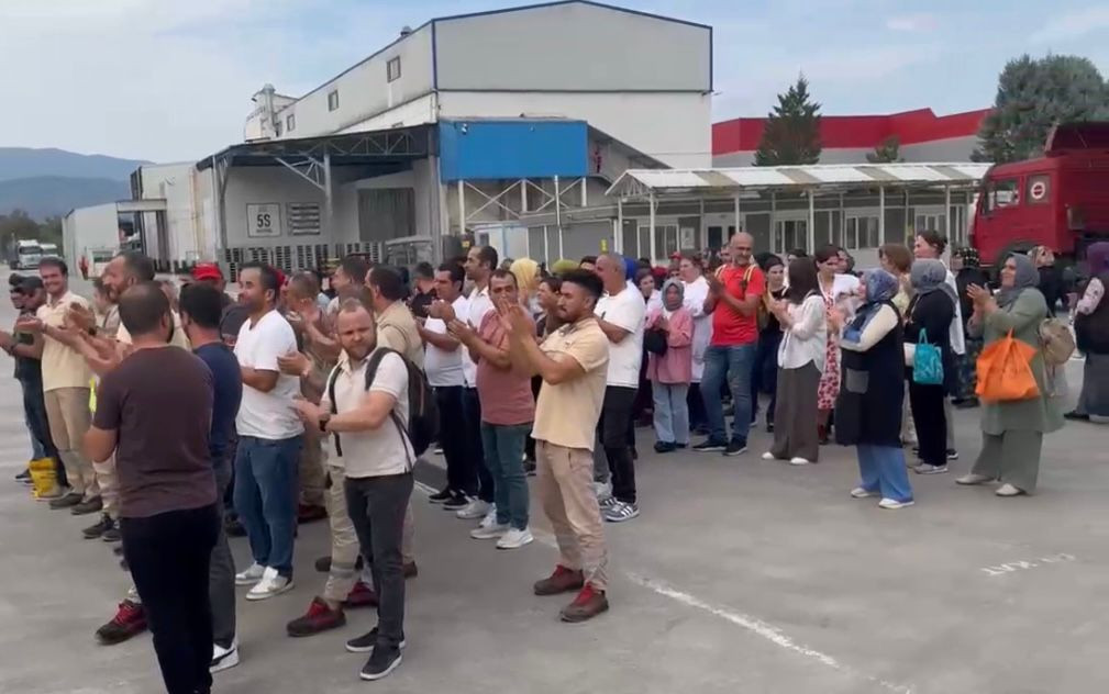 Ferrroli fındık fabrikası işçilerinden alkışlı protesto 